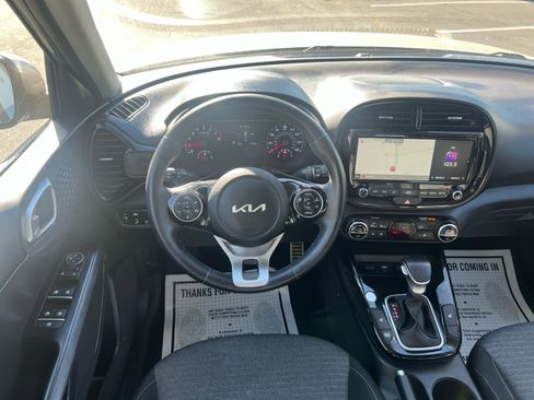 Used 2022 Kia Soul EX image 2