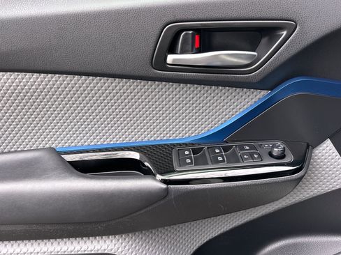 Used 2019 Toyota C-HR XLE image 11