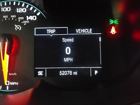 Used 2021 Chevrolet Trax LT w/ LT Convenience Package AWD/4WD image 22