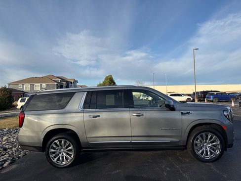 Used 2023 GMC Yukon XL Denali image 6