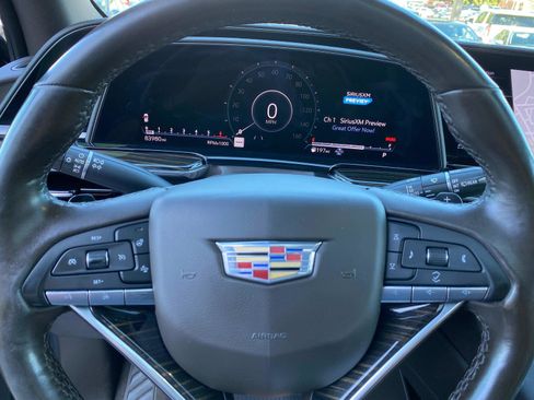 Used 2021 Cadillac Escalade Premium Luxury image 17