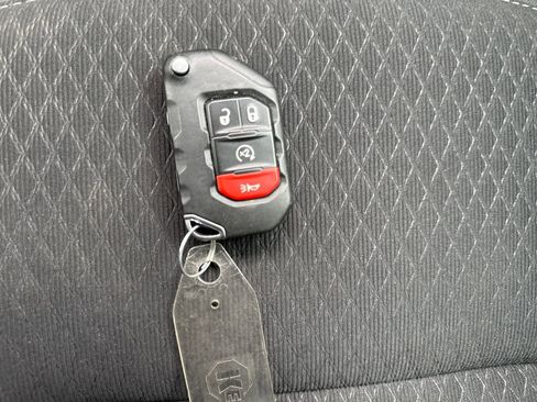 Used 2021 Jeep Wrangler Unlimited Sahara image 27