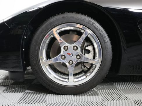 Used 2004 Chevrolet Corvette Convertible w/ Preferred Equipment Group RWD image 10