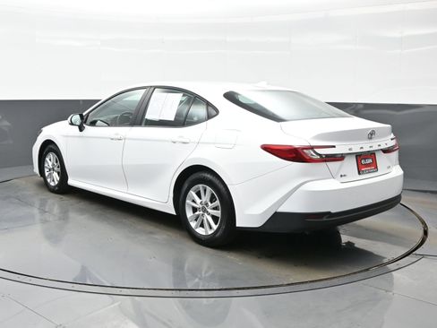 Used 2025 Toyota Camry LE image 4
