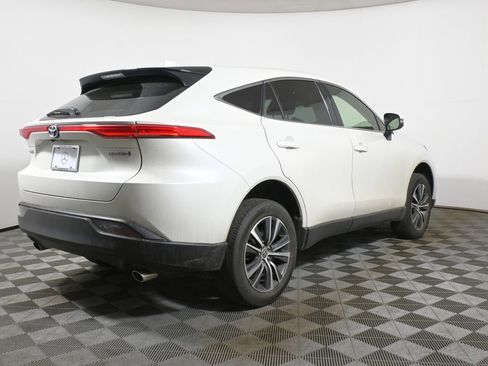 Used 2022 Toyota Venza LE image 7