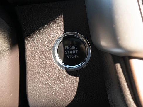 Used 2017 Toyota Highlander Limited image 32