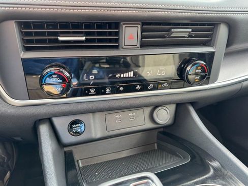 Used 2025 Nissan Rogue SV FWD image 18