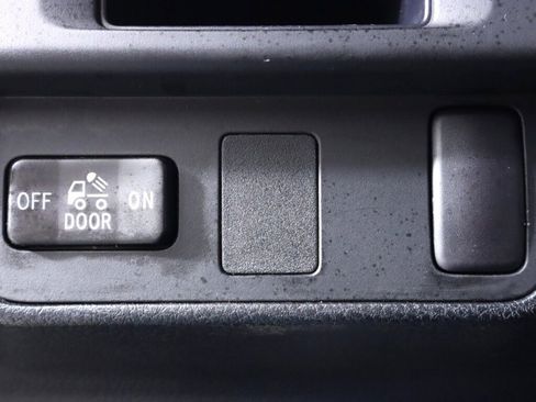 Used 2017 Toyota Tacoma SR image 10