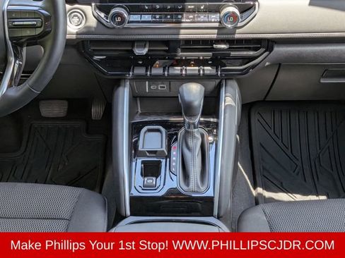 Used 2024 Chevrolet Colorado LT w/ LT Convenience Package II RWD image 18