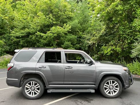 Used 2022 Toyota 4Runner TRD Sport AWD/4WD image 7