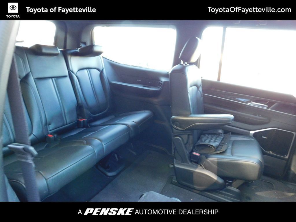 Used 2022 Jeep Wagoneer Series III w/ Premium Group I AWD/4WD image 5