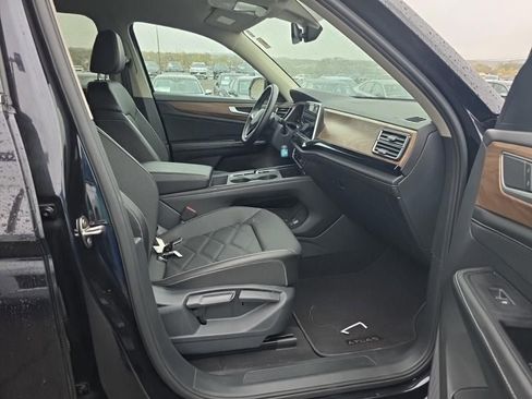 Used 2024 Volkswagen Atlas SE AWD/4WD image 7