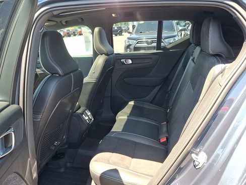Used 2022 Volvo XC40 T5 R-Design AWD/4WD image 8