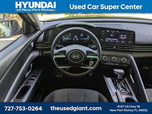 Certified 2024 Hyundai Elantra SE FWD image 16