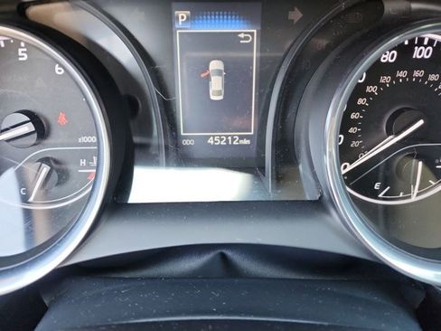 Used 2020 Toyota Camry LE image 24