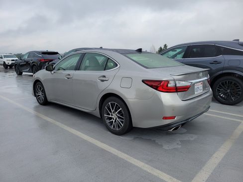Used 2017 Lexus ES 350 w/ Navigation System Package image 3