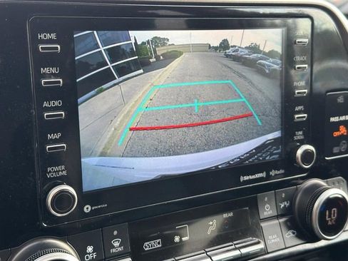 Used 2022 Toyota Highlander XLE AWD/4WD image 21