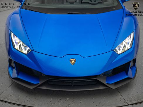Used 2024 Lamborghini Huracan EVO image 9
