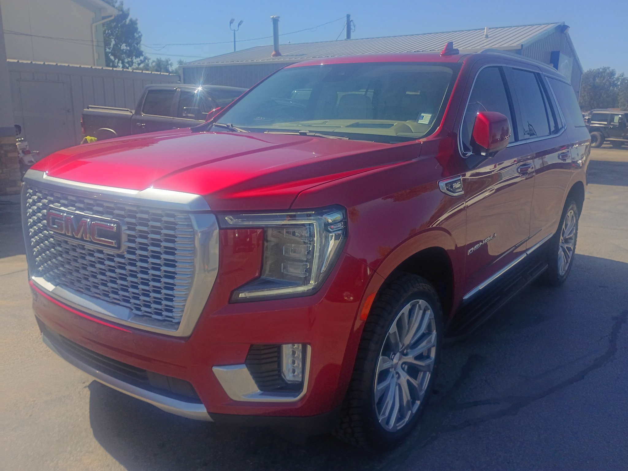Used 2023 GMC Yukon Denali AWD/4WD image 2