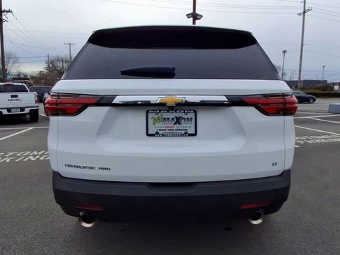 Used 2023 Chevrolet Traverse LT image 3