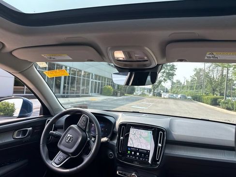 Used 2024 Volvo XC40 B5 Plus w/ Protection Package Premier AWD/4WD image 9