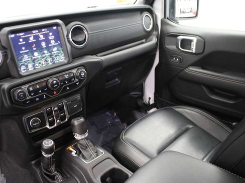 Used 2022 Jeep Wrangler Unlimited Sahara w/ Cold Weather Group AWD/4WD image 23