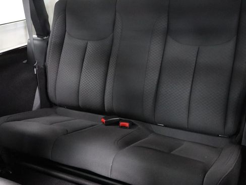 Used 2018 Jeep Wrangler Sport w/ Connectivity Group AWD/4WD image 19