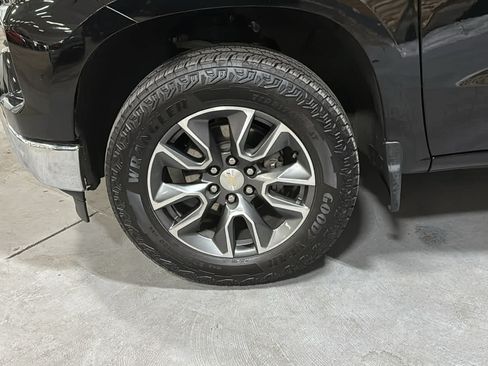 Used 2023 Chevrolet Silverado 1500 LT w/ Z71 Off-Road Package AWD/4WD image 8