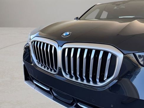 Used 2024 BMW X5 sDrive40i w/ Premium Package image 2