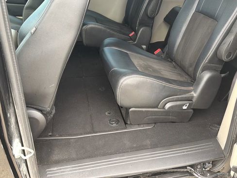 Used 2019 Dodge Grand Caravan SXT w/ Driver Convenience Group FWD image 48