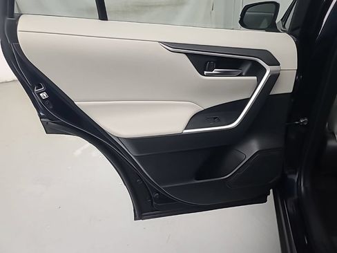 Used 2019 Toyota RAV4 XLE w/ Convenience Package AWD/4WD image 19