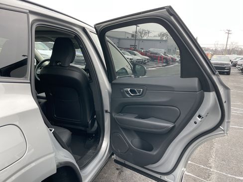 Used 2025 Volvo XC60 B5 Plus image 15