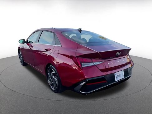 Used 2025 Hyundai Elantra Limited image 10