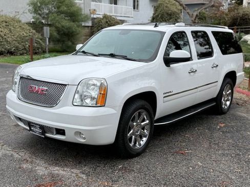 Used 2013 GMC Yukon XL Denali image 1