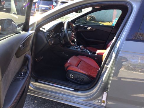 Used 2019 Audi S4 Premium Plus w/ Premium Plus Package image 5