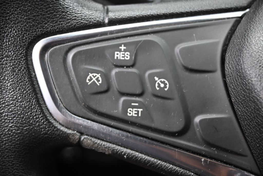 Used 2018 Chevrolet Equinox LS FWD image 25