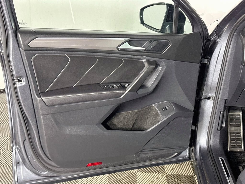 Certified 2023 Volkswagen Tiguan SE R-Line FWD image 11