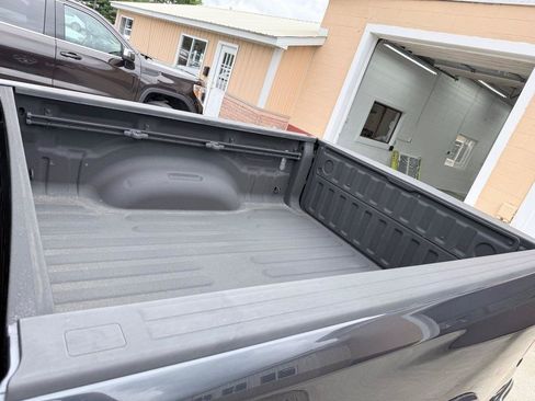 Used 2019 RAM 1500 Laramie AWD/4WD image 8