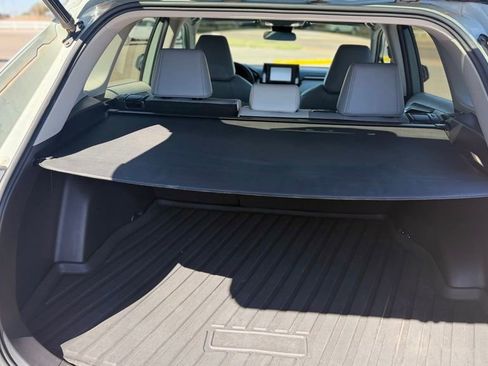 Used 2022 Toyota RAV4 XLE Premium image 12