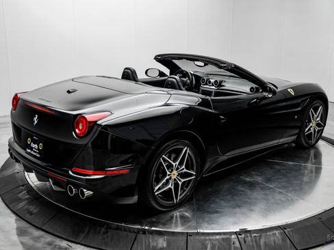 Used 2016 Ferrari California T image 16