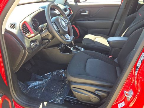 Used 2023 Jeep Renegade Trailhawk AWD/4WD image 21