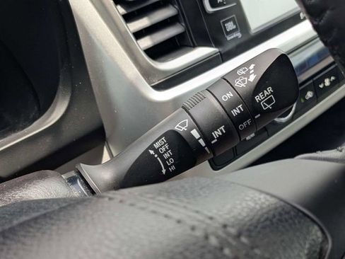 Used 2018 Toyota Highlander Limited FWD image 29