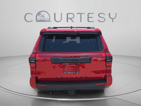 Certified 2026 Toyota 4Runner SR5 AWD/4WD image 4