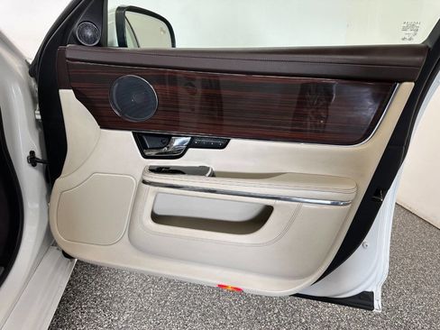 Used 2011 Jaguar XJ image 27