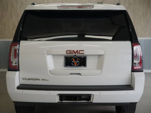 Used 2019 GMC Yukon XL SLT image 9