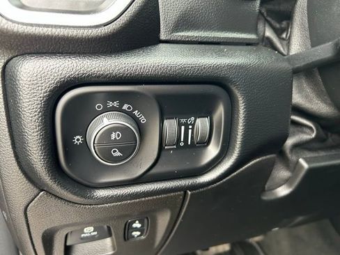 Used 2019 RAM 1500 Laramie w/ Sport Appearance Package AWD/4WD image 28