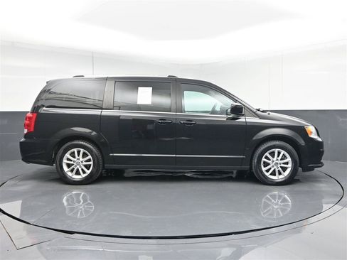 Used 2019 Dodge Grand Caravan SXT FWD image 4