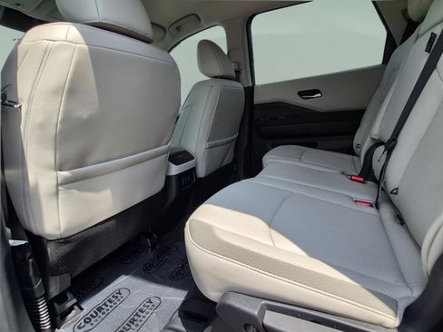 New 2026 Nissan Pathfinder SL FWD image 17