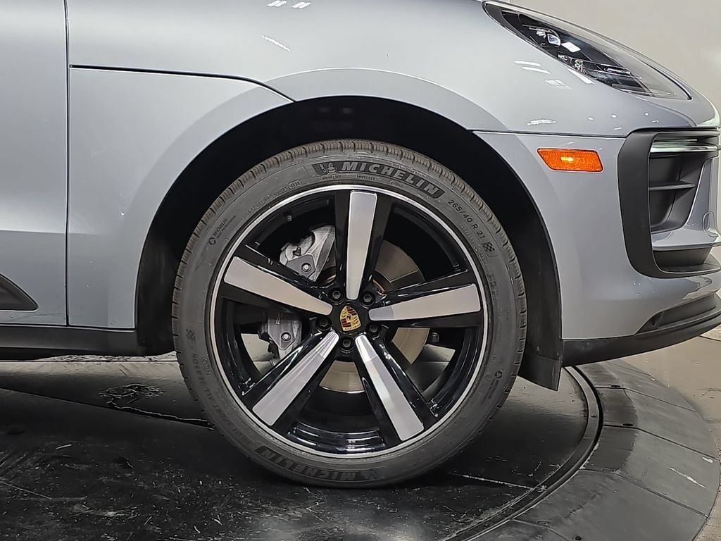 Certified 2023 Porsche Macan AWD/4WD image 11