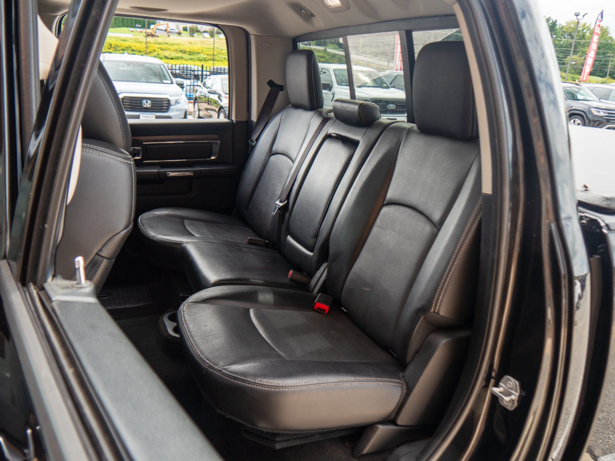 Used 2017 RAM 1500 Laramie AWD/4WD image 19